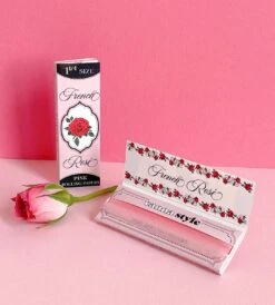 FRENCH ROSE PINK ROLLING PAPERS(French Rose Rolling Papers) 13 FRENCH ROSE PINK ROLLING PAPERS(French Rose Rolling Papers) -Canna Style Shop IMG 0781