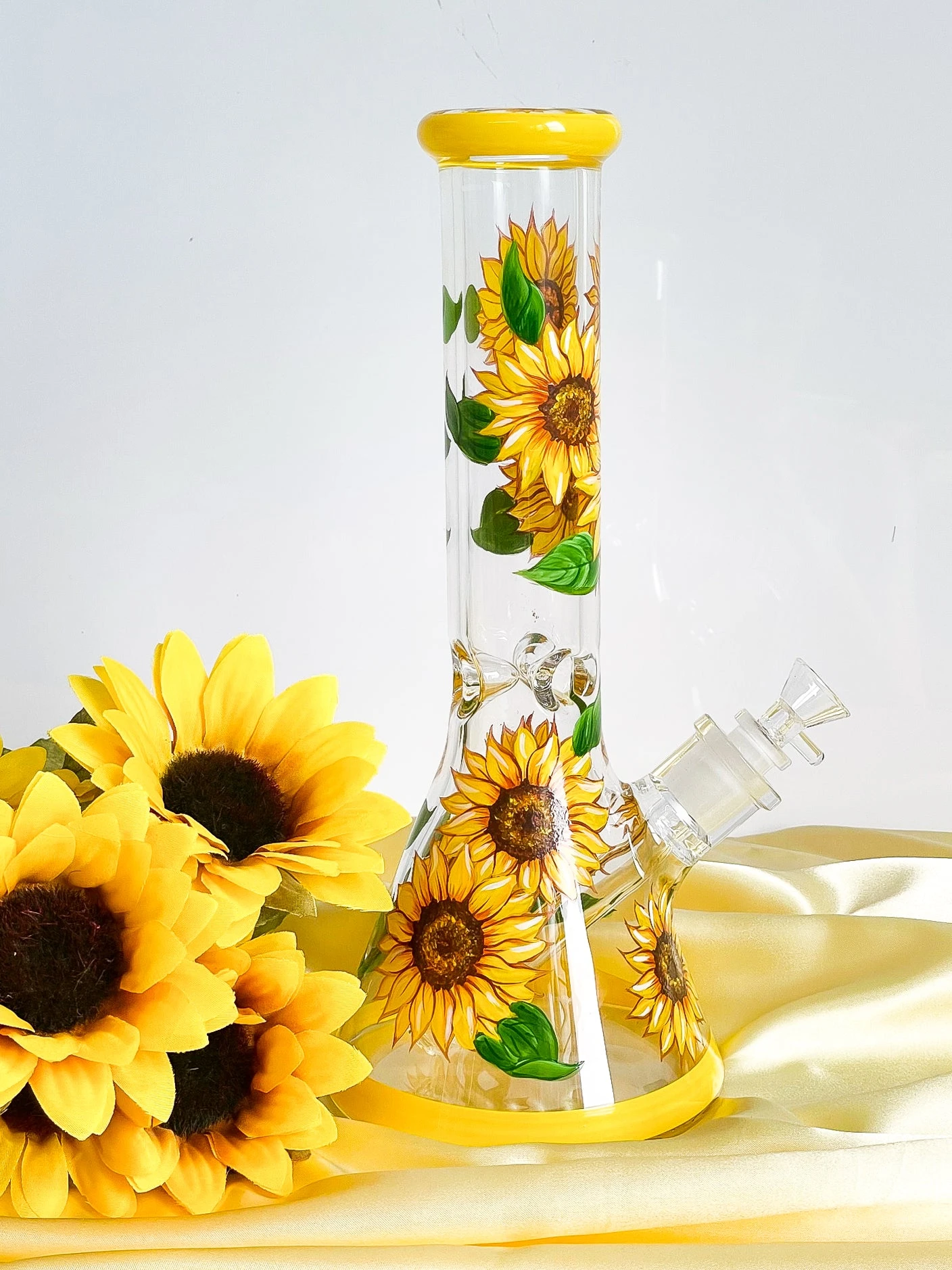 SUNFLOWER BONG 12"(Handpainted Sunflower Bong) 6 SUNFLOWER BONG 12"(Handpainted Sunflower Bong) - Image 4