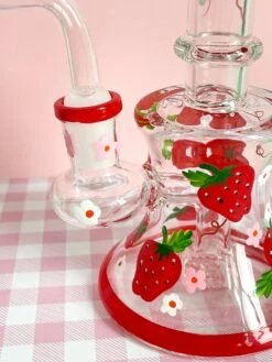 HANDPAINTED STRAWBERRY RIG(Handpainted Strawberry Rig) -Canna Style Shop IMG 0993