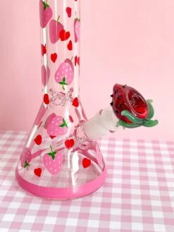KAWAII STRAWBERRY BONG 10"(Kawaii Strawberry Bong) -Canna Style Shop IMG 1095