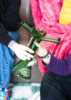 GREEN HUNGRY HUNGRY HIPPOS BONG(Hungry Hungry Hippos Bong Green)