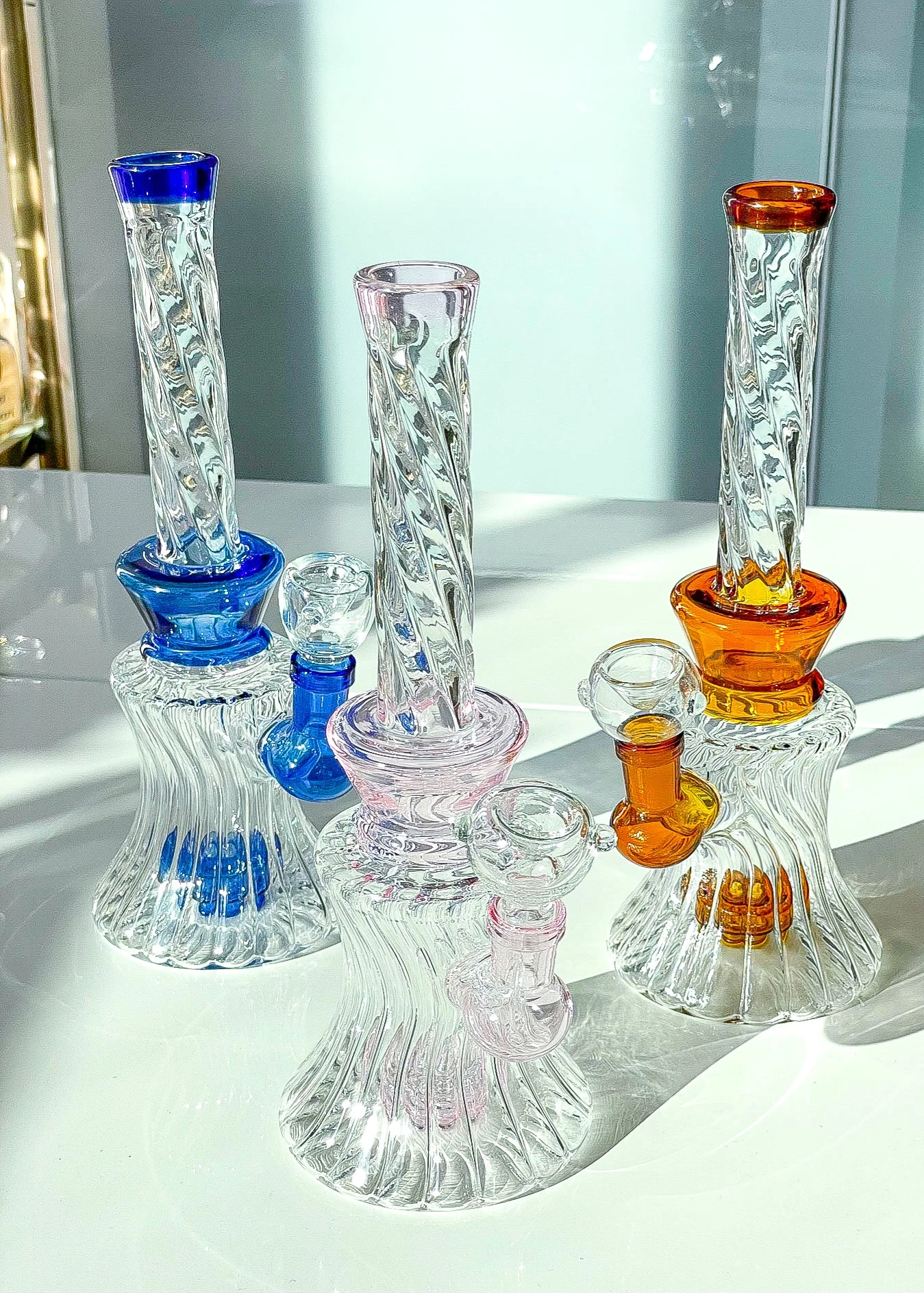 ELEGANT SWIRL BONG(Elegant Glass Bong) 3 ELEGANT SWIRL BONG(Elegant Glass Bong)