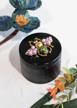 JEWELED BEETLE GRINDER(Jeweled Beetle Grinder)